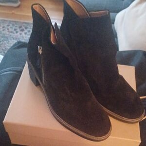 Kenneth Cole: Gentle Souls - Black Suede Ankle Boots. Sz 10M